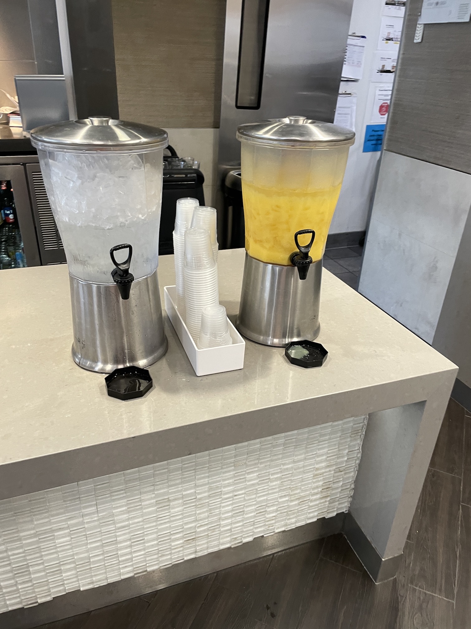 Review: Phoenix Admirals Club Gate A7 Hawaii Calling a beverage dispenser on a counter