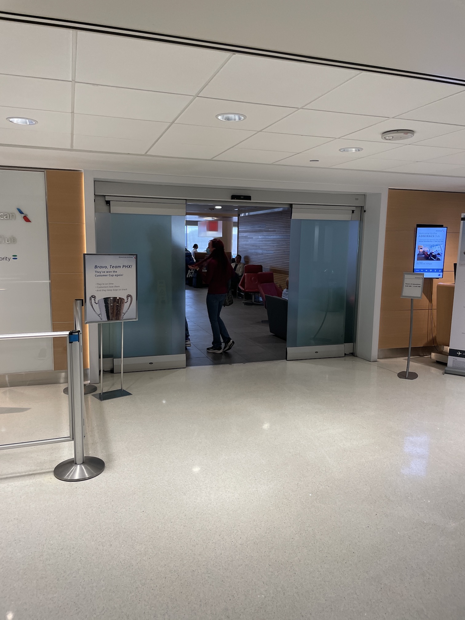 Review: Phoenix Admirals Club Gate A7 Hawaii Calling Phoenix Admirals Club located above A7