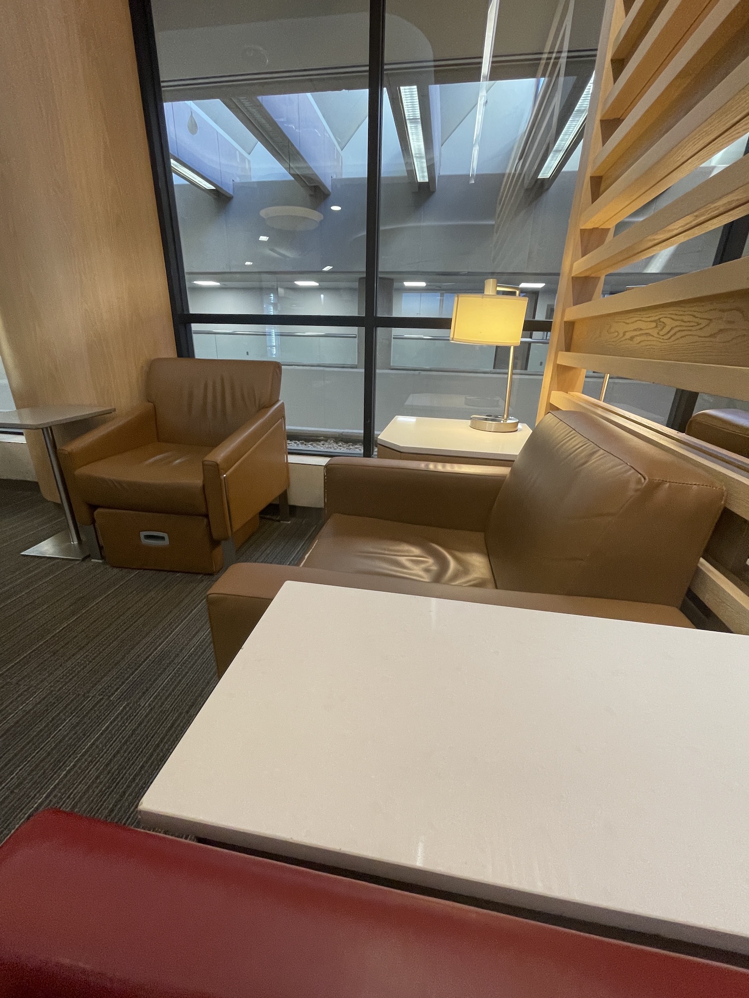 Review: Phoenix Admirals Club Gate A7 Hawaii Calling a room with a couch and a table