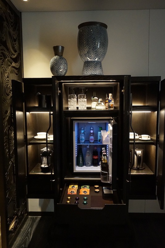 Waldorf-Astoria Bangkok - Superior Luxury Hotel Hawaii Calling Extravagant mini-bar