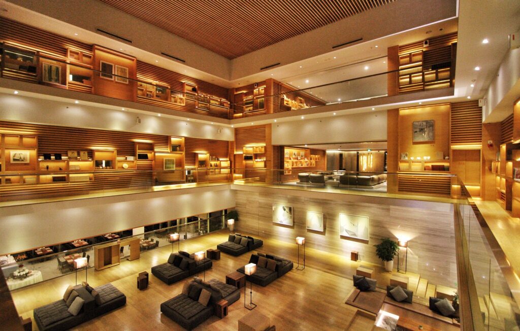How to Use Credit Cards to Earn Free Hotel Nights Hawaii Calling hotel lobby