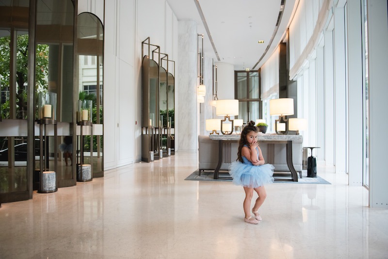 Waldorf-Astoria Bangkok - Superior Luxury Hotel Hawaii Calling Lucy in the lower lobby