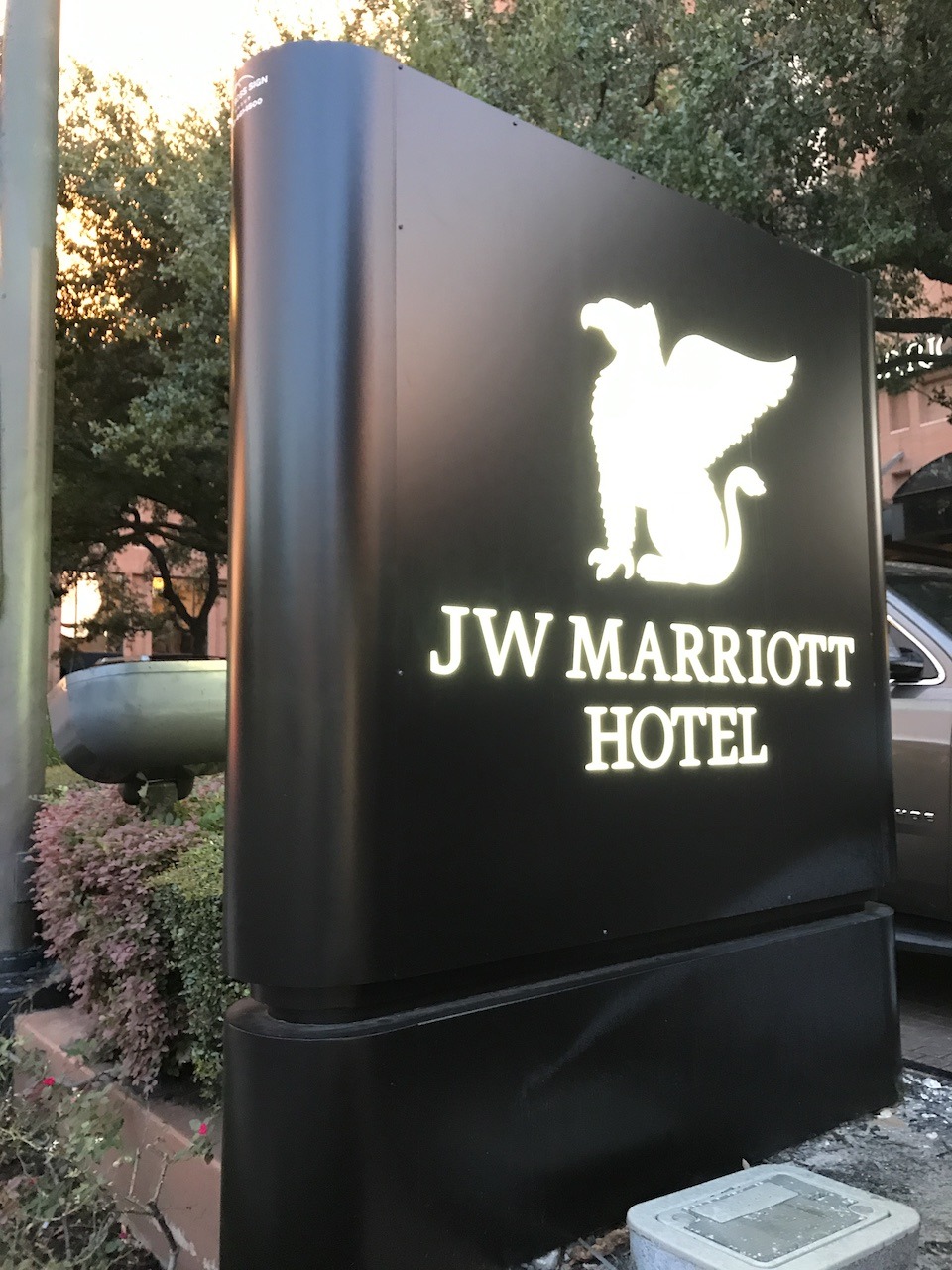 JW Marriott Houston (Galleria) - Sophisticated Business Hotel Hawaii Calling JW Marriott Houston entrance