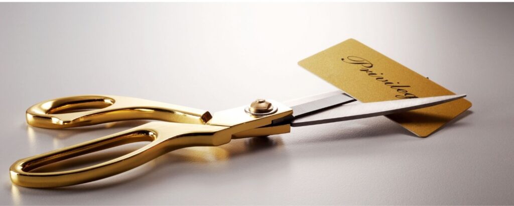 How to Spot a Great Credit Card Bonus in 2022 Hawaii Calling Golden Scissors Cutting Golden Credit Card