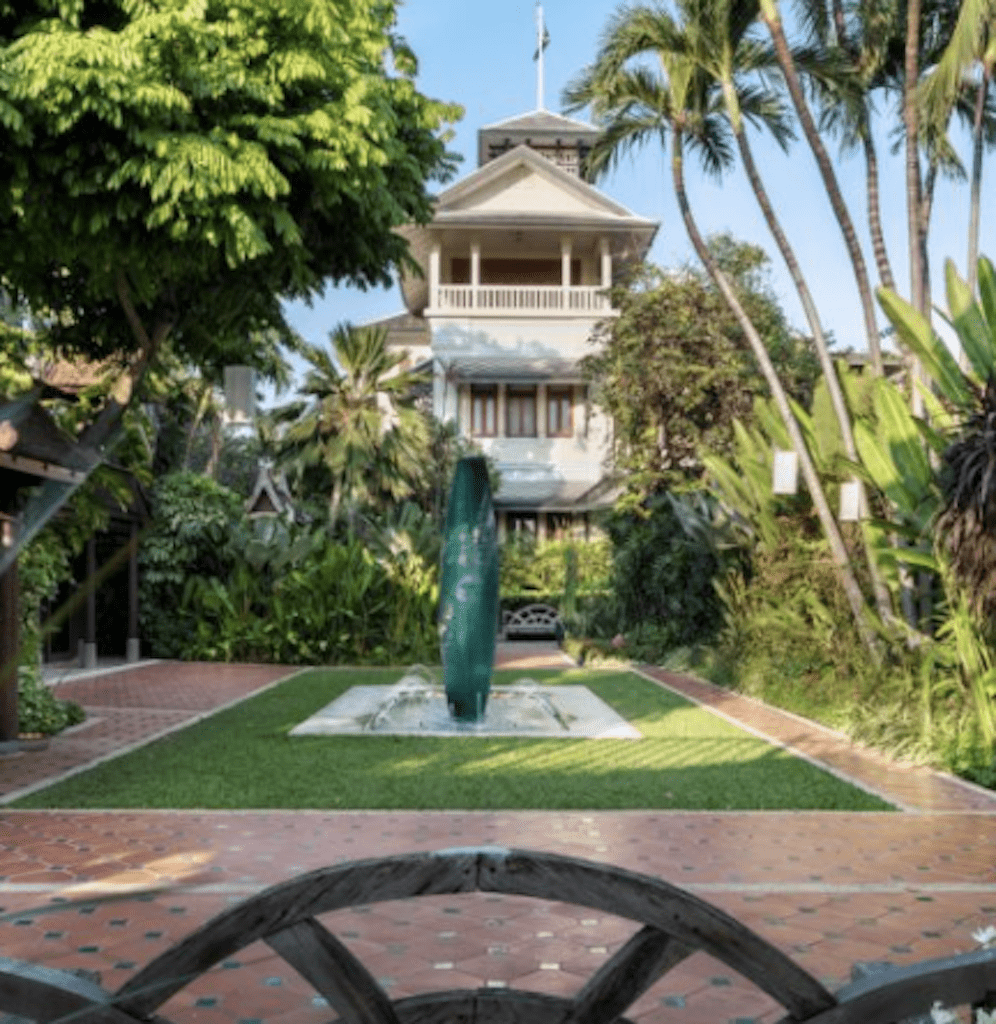 5 Amazing Bangkok Hotels on the River (2025) Hawaii Calling Chakrabongse-villas-courtyard