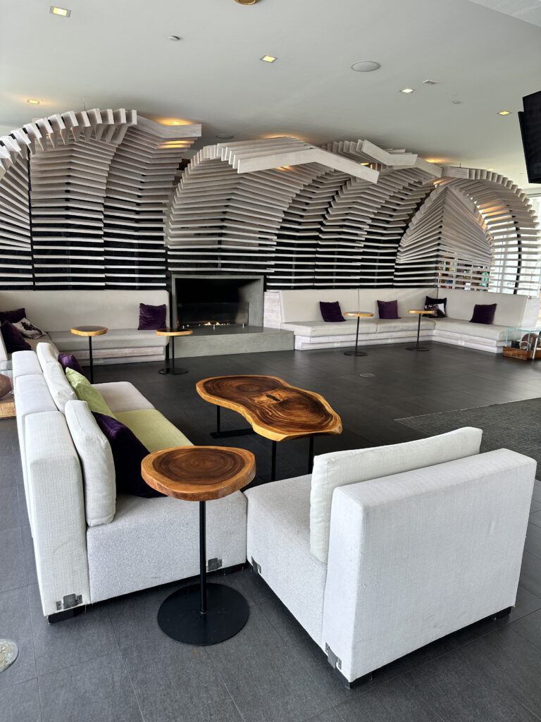 5 Best Budget Friendly Hotels in Hawaii for (2025) Hawaii Calling a room with white couches and tables