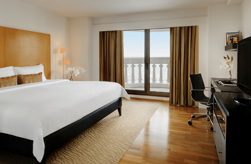 5 Amazing Bangkok Hotels on the River (2025) Hawaii Calling Lebua-at-State-Tower-guest-room