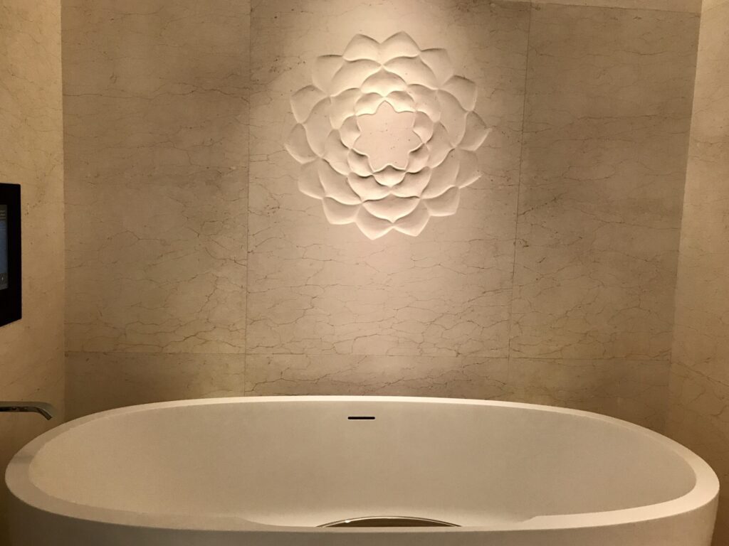 The Top 5 Luxury Hotels in Bangkok, Thailand (2025) Hawaii Calling Park-Hyatt-Bangkok-soaking-tub