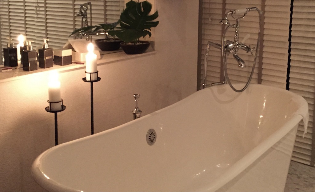 The Top 5 Unique Business Hotels in Bangkok, Thailand (2025) Hawaii Calling Grand-Hyatt-Erawan-Bangkok-pool-villa-bathtub