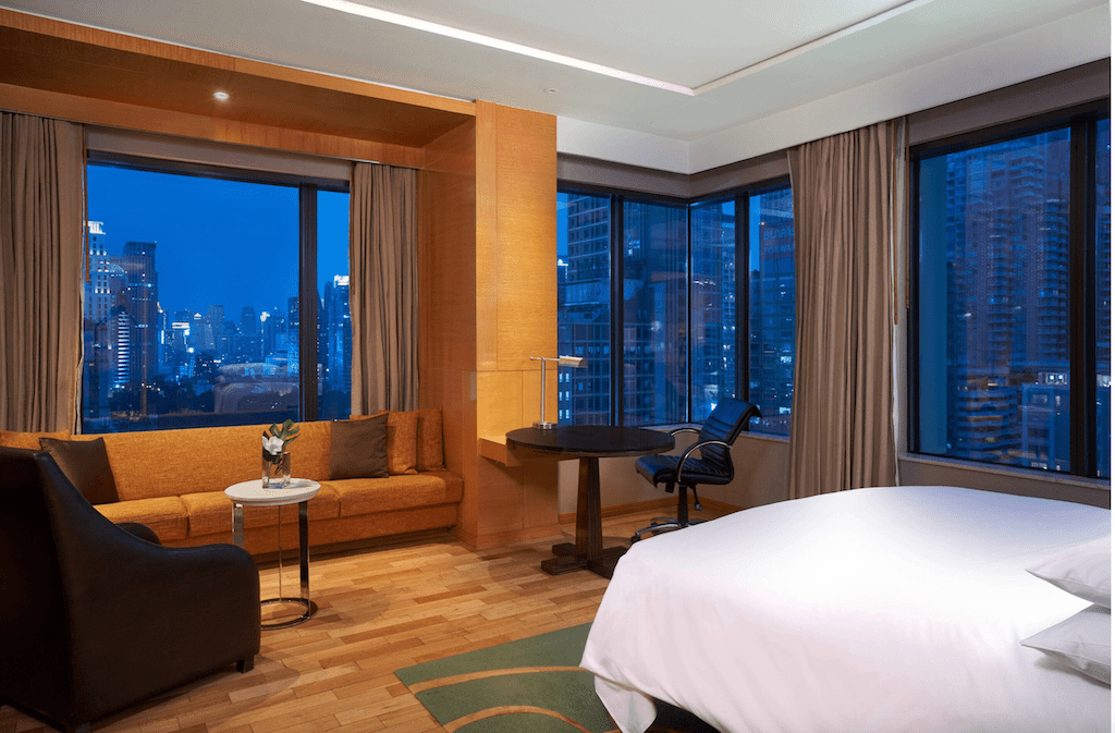 The Top 5 Unique Business Hotels in Bangkok, Thailand (2025) Hawaii Calling Renaissance-Bangkok-King-Suite