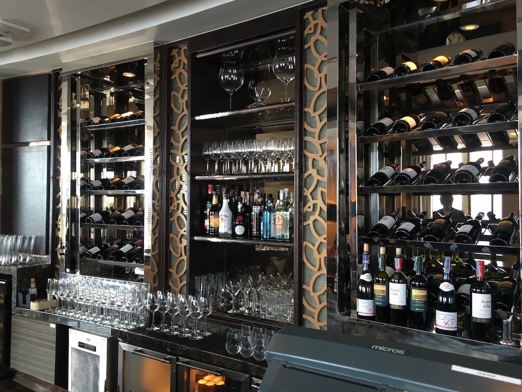 The Top 5 Unique Business Hotels in Bangkok, Thailand (2025) Hawaii Calling Sofitel-Bangkok-Sukhumvit-Lounge-Bar