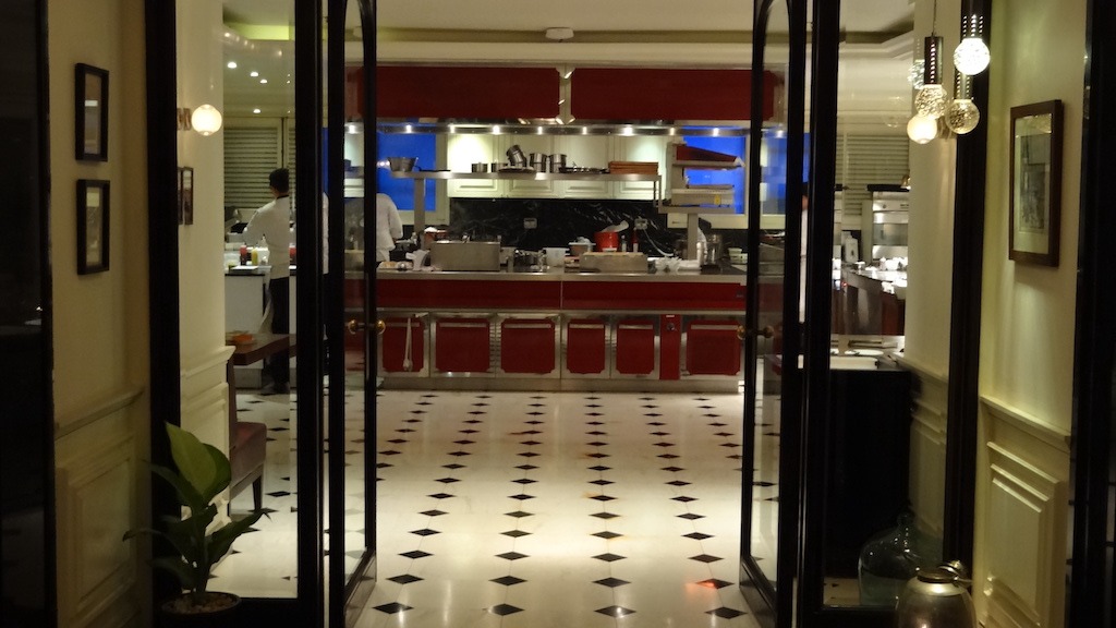 The Top 5 Unique Business Hotels in Bangkok, Thailand (2025) Hawaii Calling Sofitel-Bangkok-Sukhumvit-Restaurant-Le-Apartment