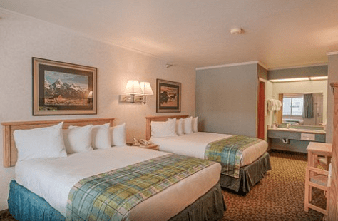 The 5 Best Family Hotels in Yellowstone (2024) Hawaii Calling Brandin’ Iron Inn