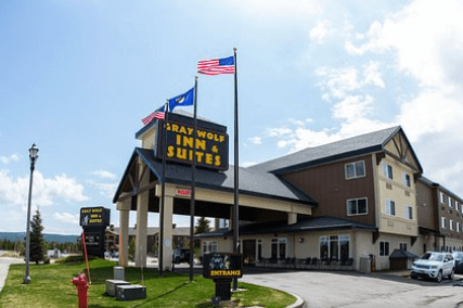 The 5 Best Budget Hotels In Yellowstone (2024) Hawaii Calling Wolf Inn & Suites