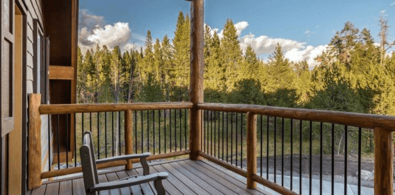 Top 5 Special Hotels Near Yellowstone (2024) Hawaii Calling Canyon Lodge & Cabins