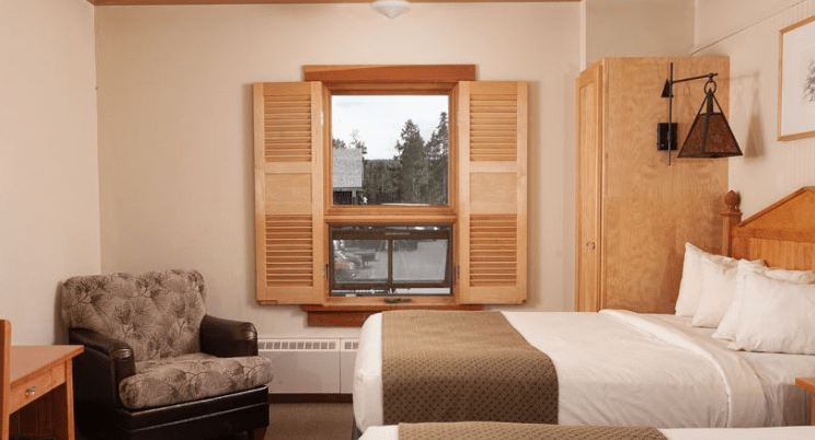Top 5 Special Hotels Near Yellowstone (2024) Hawaii Calling Faithful Snow Lodge