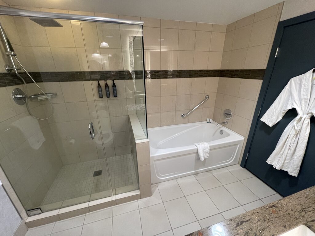 Review & Video: The Westin Monache Resort, Mammoth Mountain Hawaii Calling a bathroom with a glass shower and bathtub