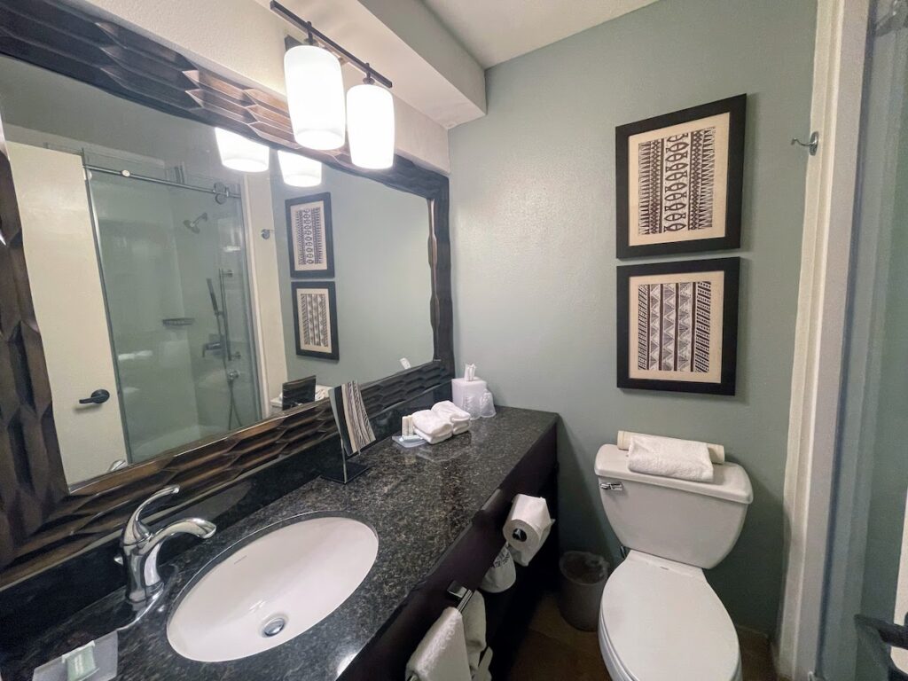 Review & Video: Courtyard King Kamehameha's Kona Beach Hotel Hawaii Calling a bathroom with a mirror and sink