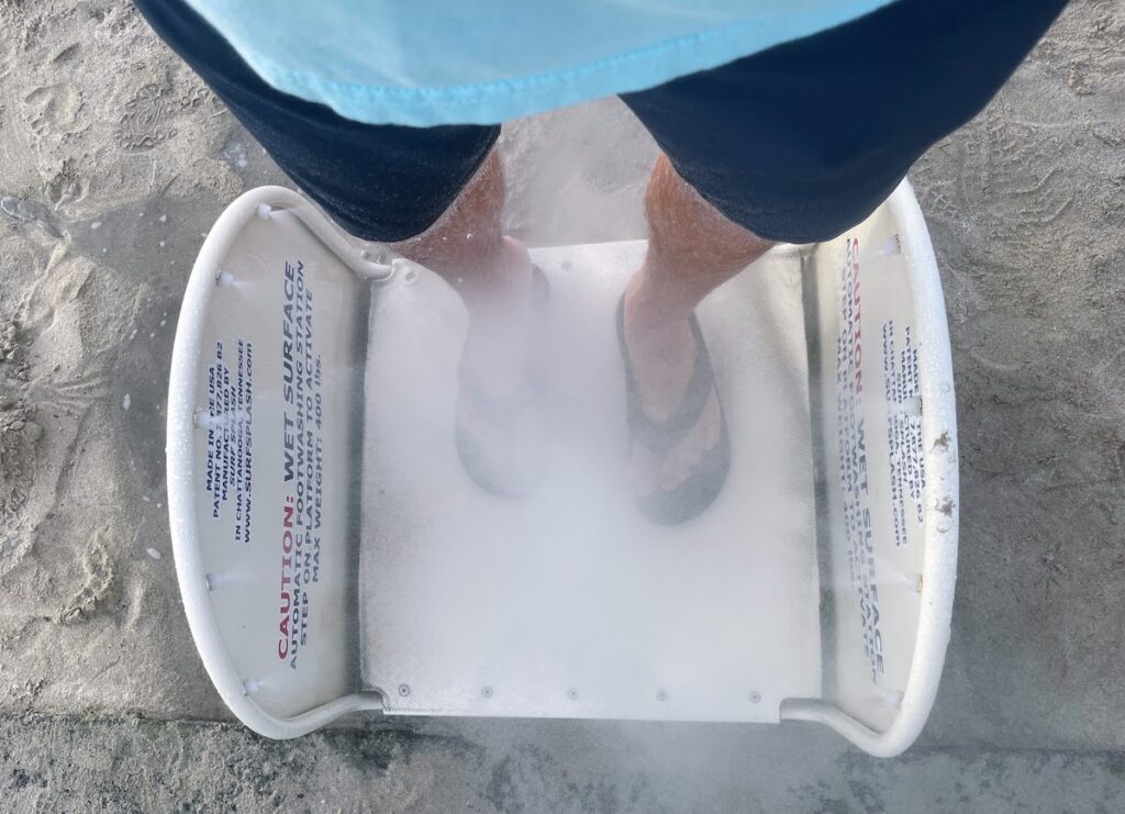 Review & Video: Courtyard King Kamehameha's Kona Beach Hotel Hawaii Calling a person standing on a small white object with steam coming out of it