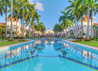 Virtuoso Travel: A Guide To Exclusive Perks & Benefits Luxury Virtuoso Hotel Pool