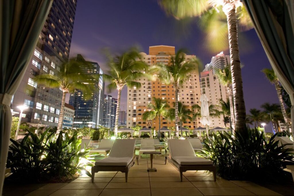 The Exclusive Four Seasons Preferred Partner Program Hawaii Calling Book the Miami Four Season by using a Four Seasons Preferred Partner Agency