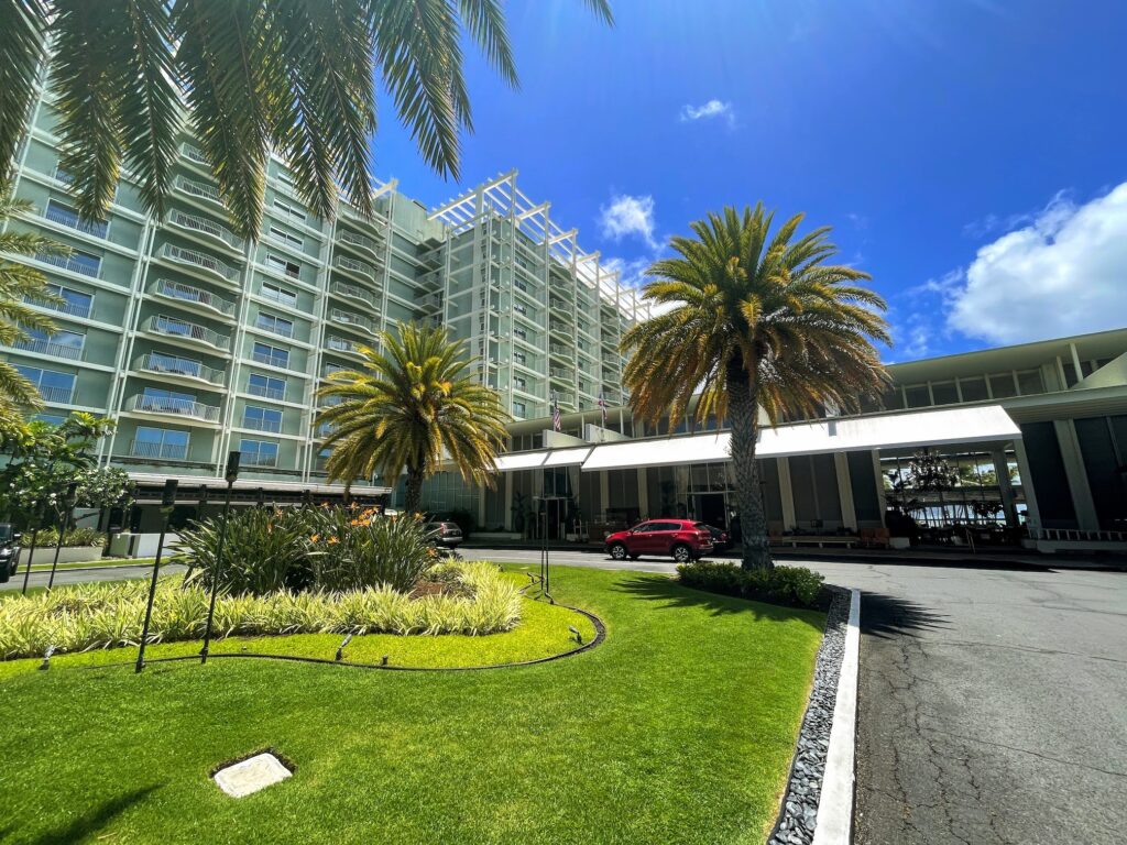Review & Video: The Kahala Hotel and Resort, Presidential Luxury Hawaii Calling Main Entrance at the Kahala Hotel and Resort.