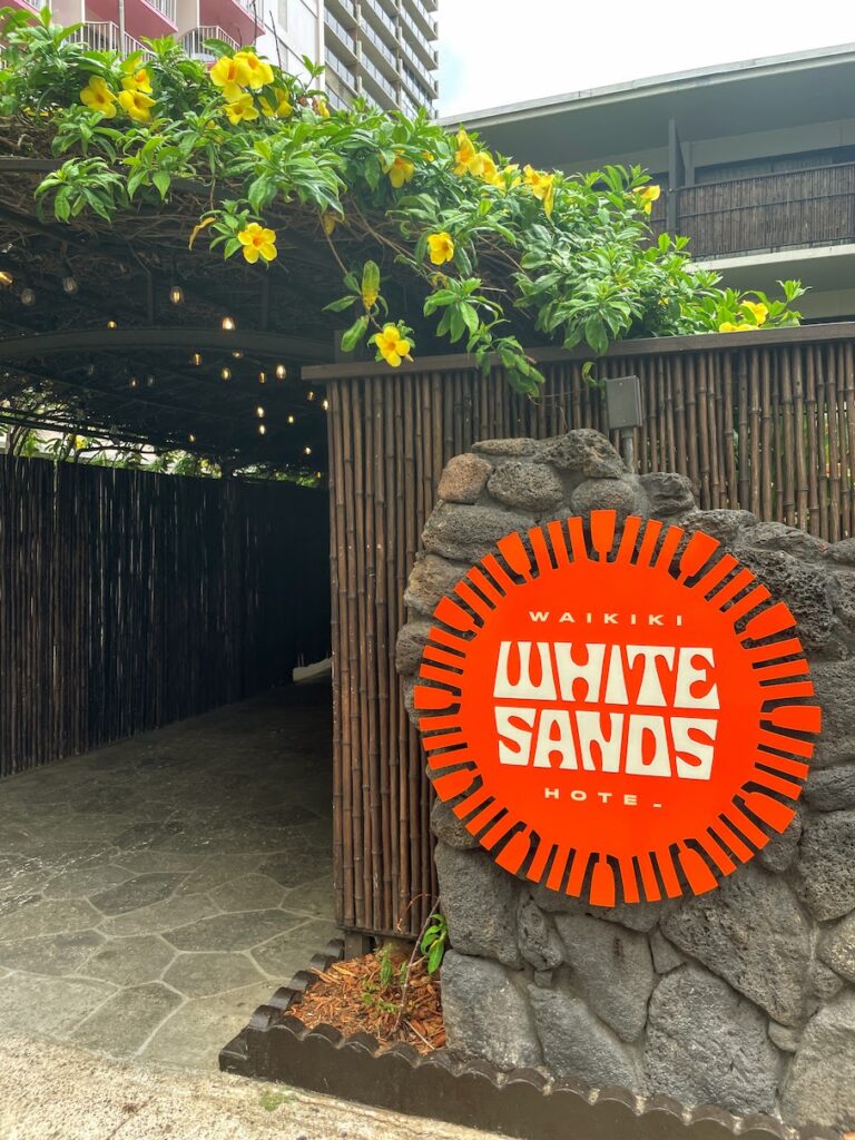 Review & Video: White Sands Hotel, Boutique & Smart Hawaii Calling Entrance of the White Sands Hotel in Waikiki