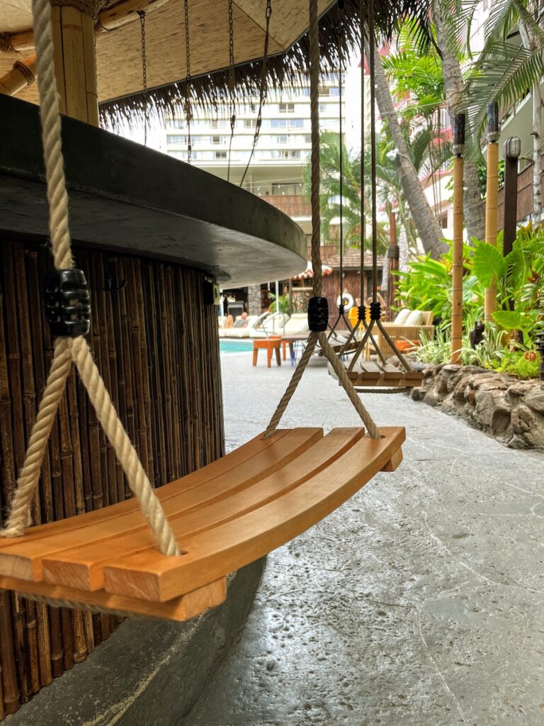 Review & Video: White Sands Hotel, Boutique & Smart Hawaii Calling a wooden swing from a pole