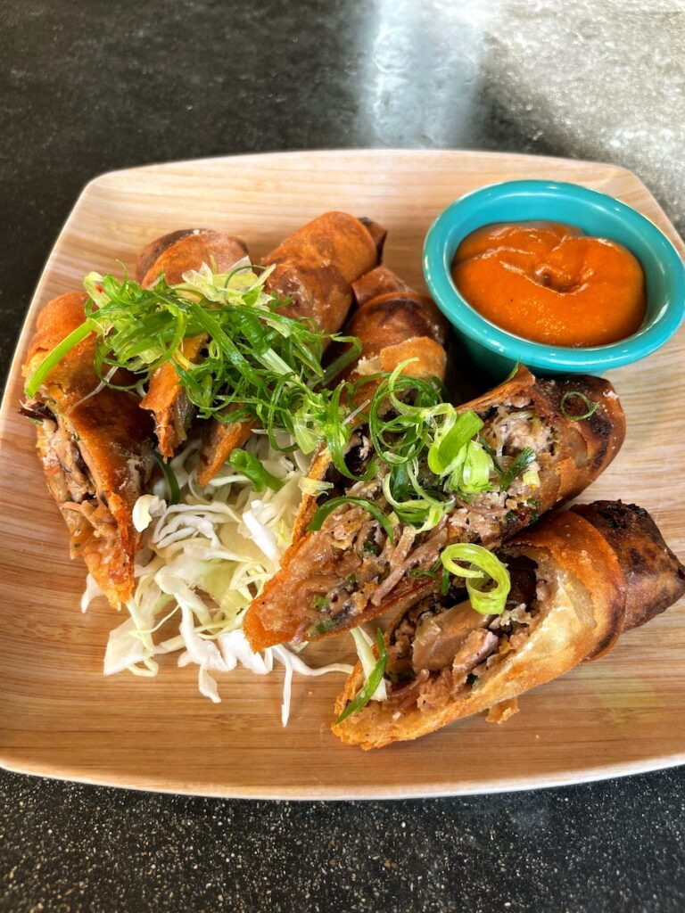 Review & Video: White Sands Hotel, Boutique & Smart Hawaii Calling a plate of food on a plate