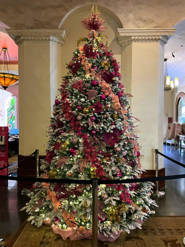 17 Gorgeous Waikiki Hotel Christmas Trees Hawaii Calling a christmas tree in a room