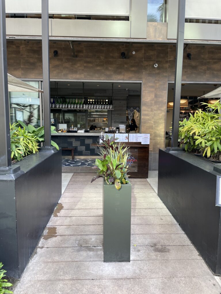 Review & Video: 'Alohilani Resort Waikiki Beach, A Unique Oasis Hawaii Calling a building with plants in pots