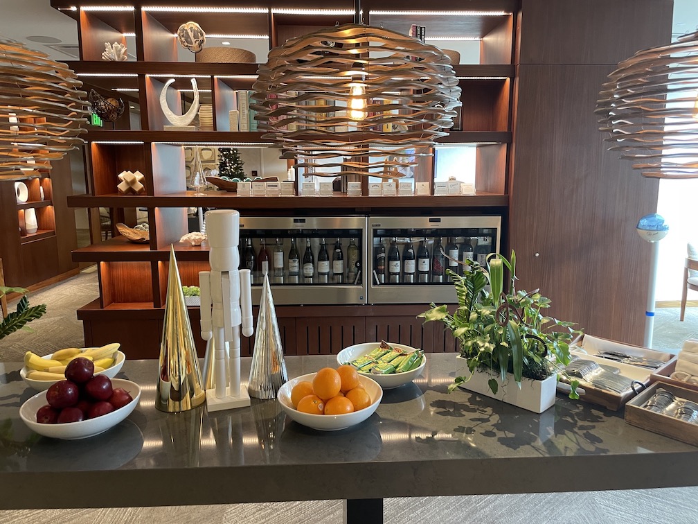 Review & Video: 'Alohilani Resort Waikiki Beach, A Unique Oasis Hawaii Calling a table with fruit and vegetables on it