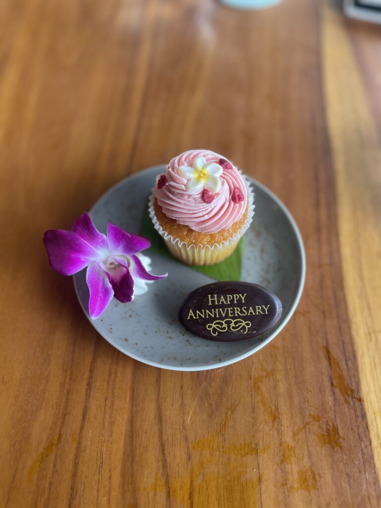Review & Video: Four Seasons Oahu at Ko Olina, Pinnacle of Luxury Hawaii Calling a cupcake and a flower on a plate