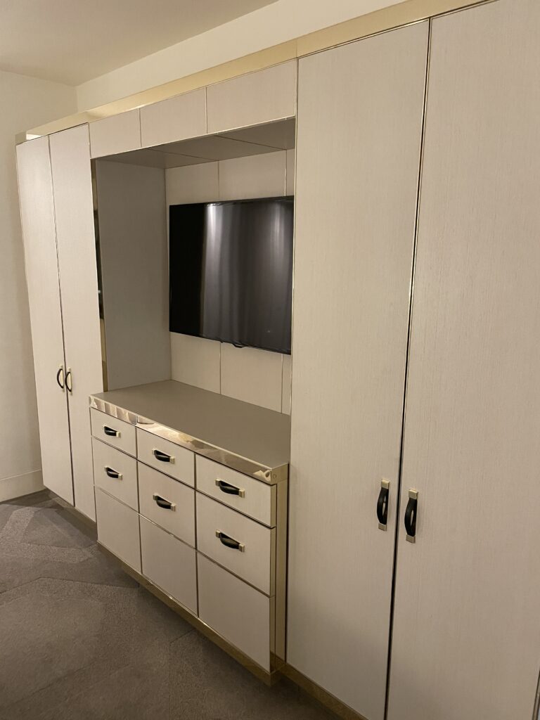 Delano Las Vegas Clean Air Oasis | Review & Video Hawaii Calling a tv in a room