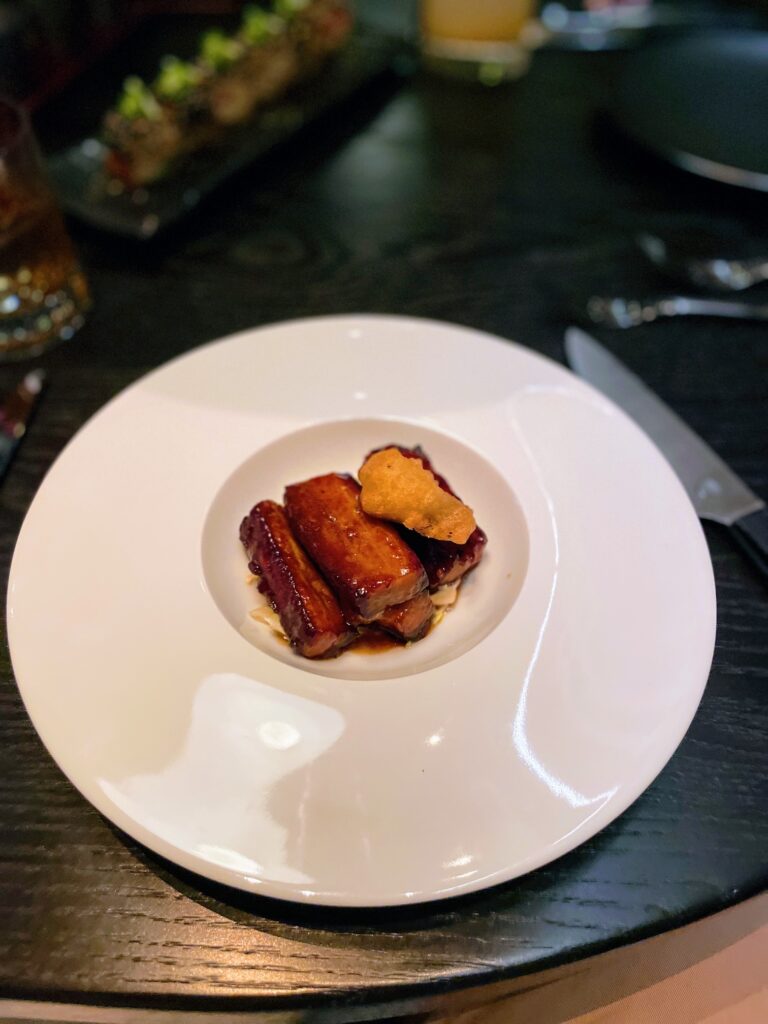 Classy Cool STRIPSTEAK Las Vegas | Review & Video Hawaii Calling food on a plate