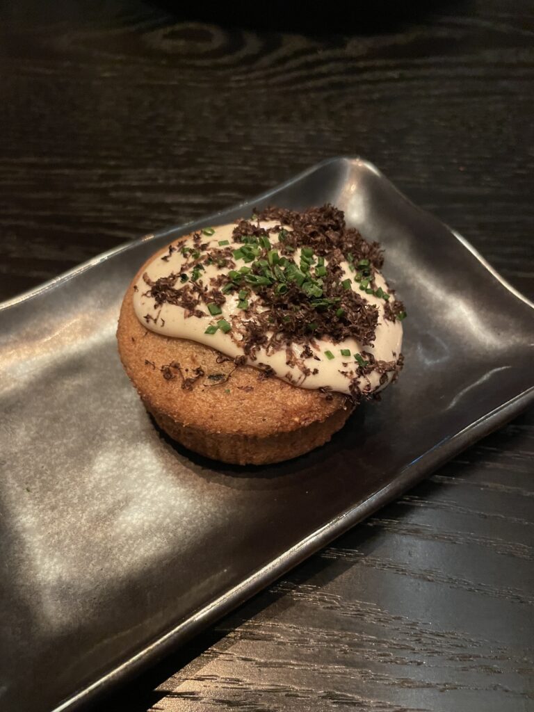 Classy Cool STRIPSTEAK Las Vegas | Review & Video Hawaii Calling a cupcake with white frosting and sprinkles on a black plate