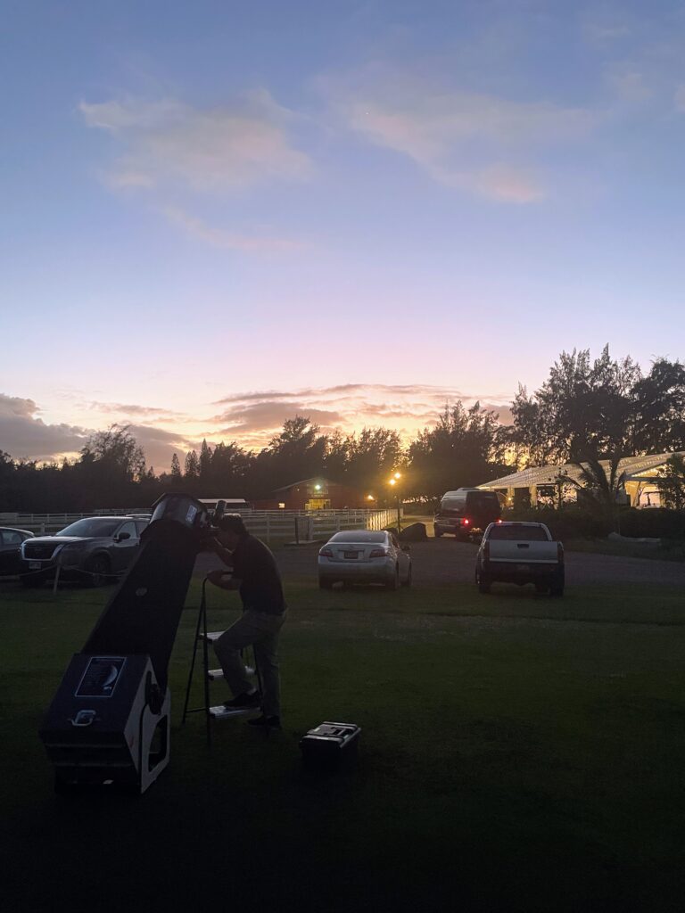 Unique Stargazing In Waikiki With Stargazers Of Hawaii Hawaii Calling a man looking through a telescope