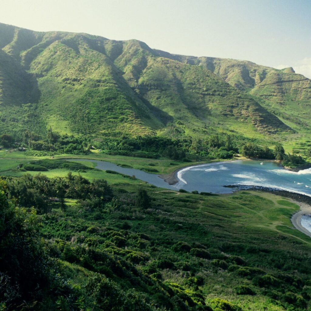Best Places To Stay In Hawaii (2025)| A Hotel & Island Guide Hawaii Calling a river running through a valley