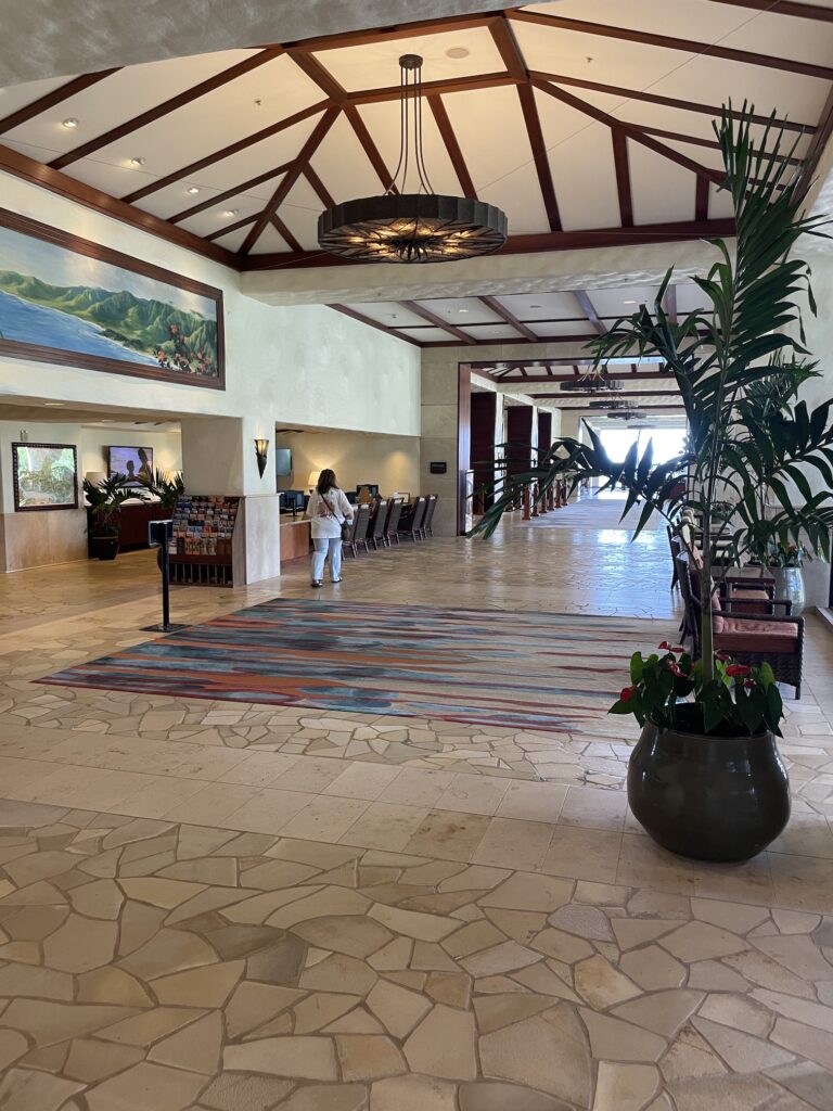 Review & Video | Marriott Ko Olina Beach Club An Amazing Location Hawaii Calling a large room with a large plant in it