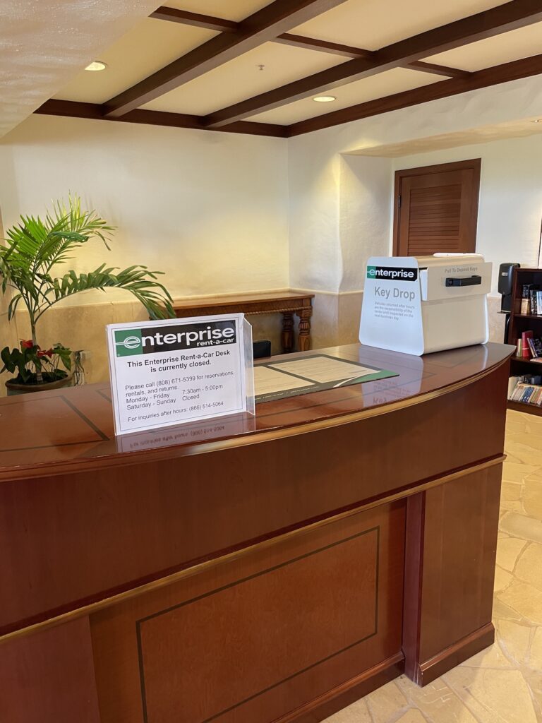 Review & Video | Marriott Ko Olina Beach Club An Amazing Location Hawaii Calling a desk with a sign on it