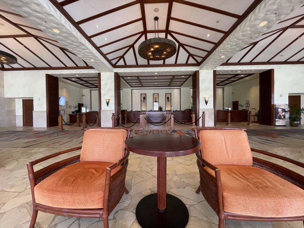 Review & Video | Marriott Ko Olina Beach Club An Amazing Location Hawaii Calling a room with chairs and a table