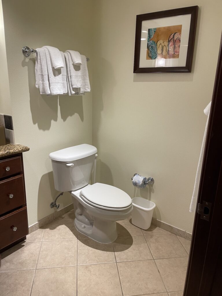 Review & Video | Marriott Ko Olina Beach Club An Amazing Location Hawaii Calling a bathroom with a toilet and towels