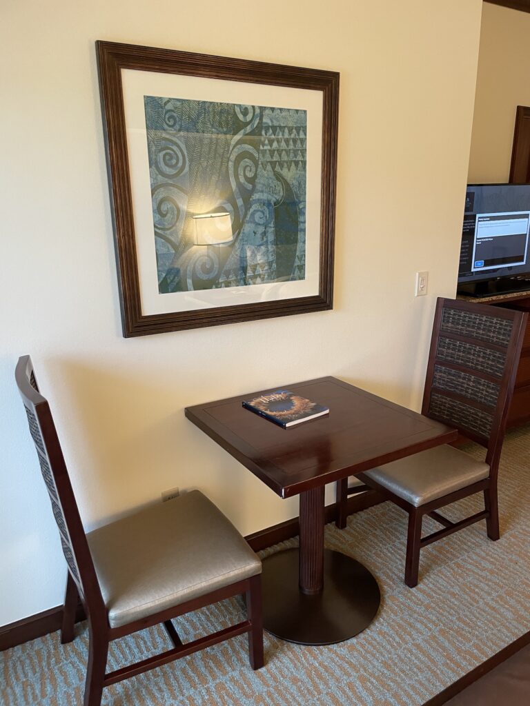 Review & Video | Marriott Ko Olina Beach Club An Amazing Location Hawaii Calling a table and chairs in a room