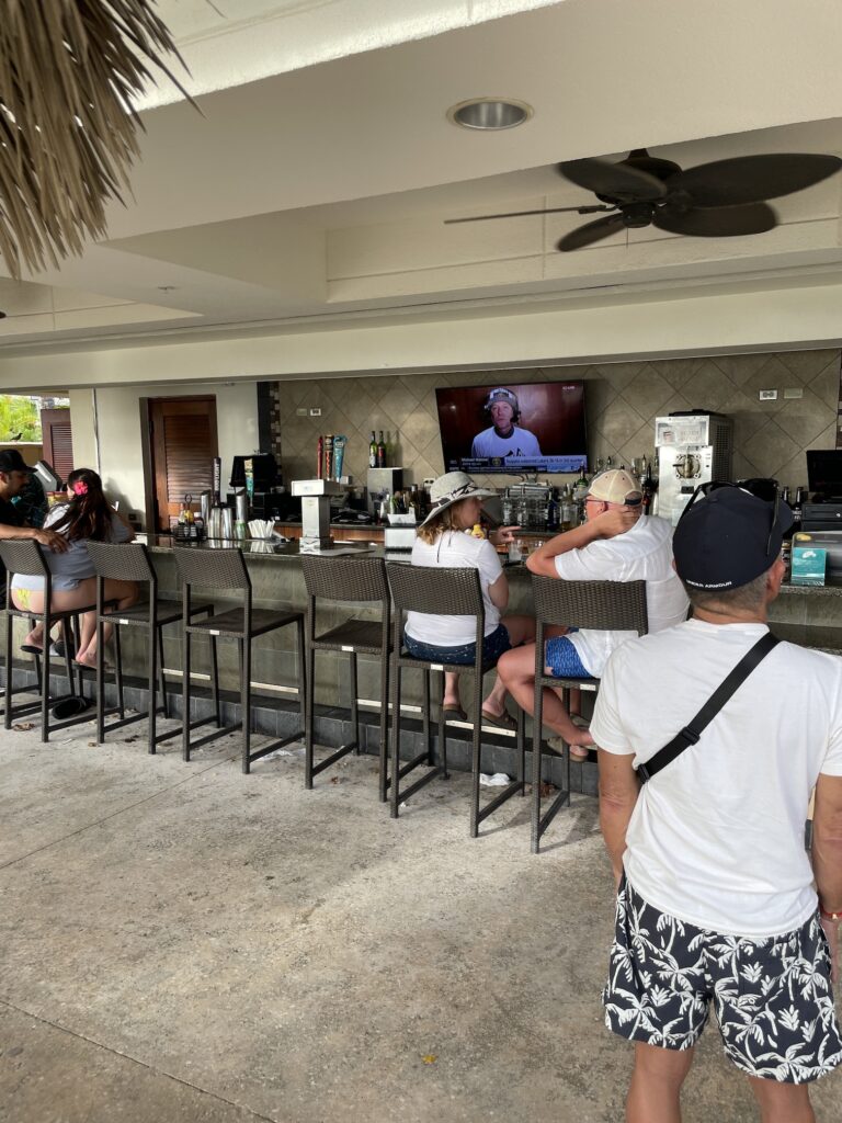 Review & Video | Marriott Ko Olina Beach Club An Amazing Location Hawaii Calling people sitting at a bar
