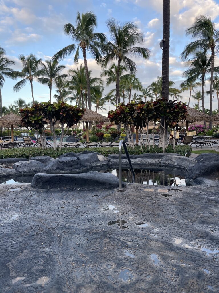 Review & Video | Marriott Ko Olina Beach Club An Amazing Location Hawaii Calling a pool with a metal ladder in the middle of a pool