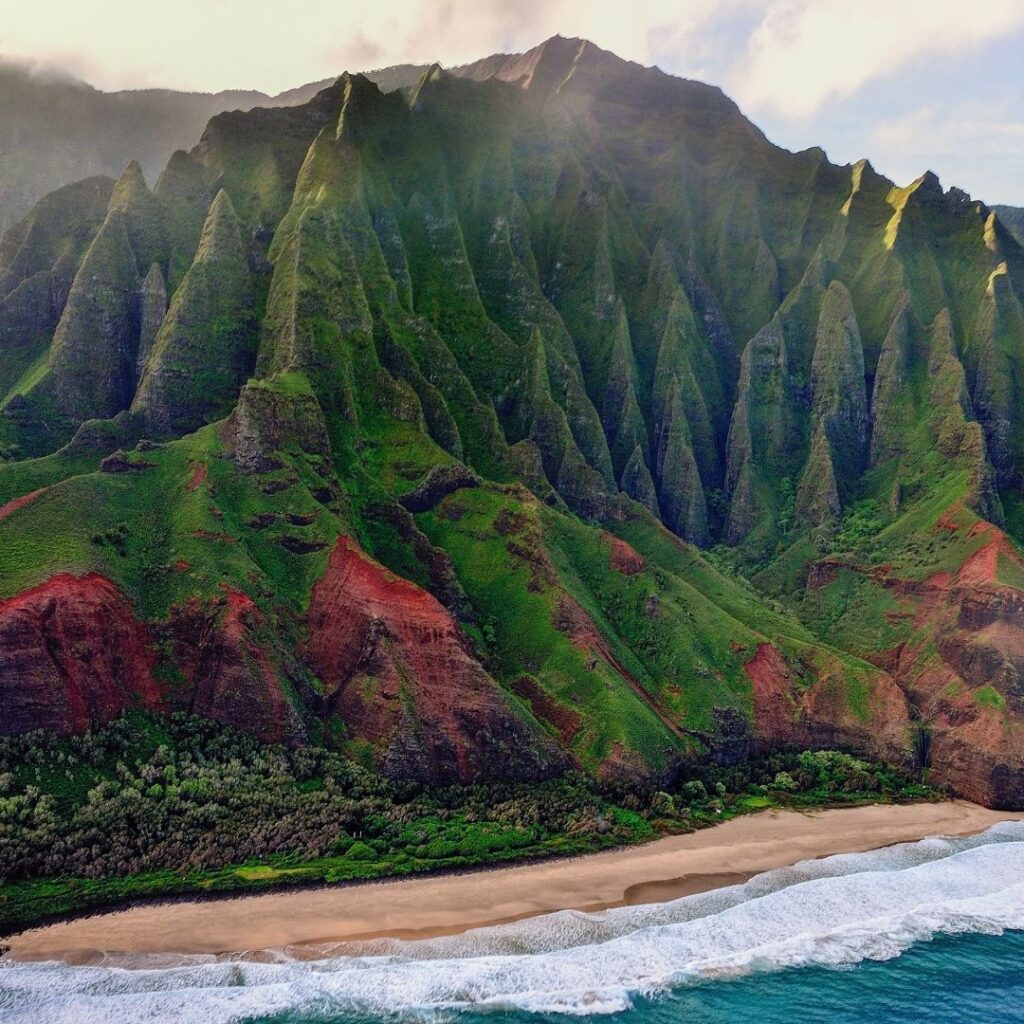 Best Places To Stay In Hawaii (2025)| A Hotel & Island Guide Hawaii Calling a green mountain with sand and water