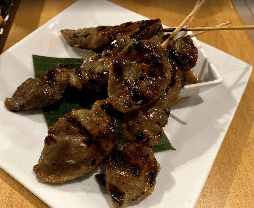 26 Best Places To Eat On Oahu, Hawaii | A Local Guide Hawaii Calling a plate of food on a table