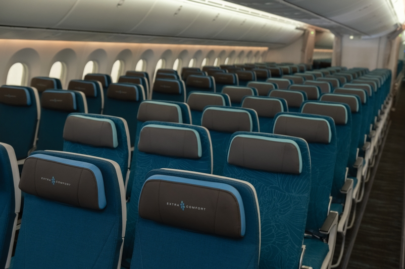 Hawaiian Airlines Reveals Luxurious Boeing 787 Dreamliner Cabins Hawaii Calling a row of blue and grey seats