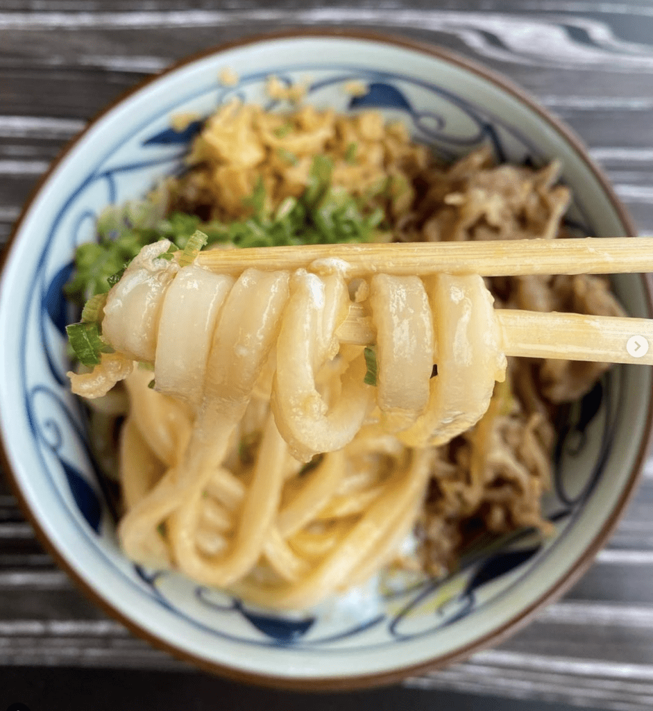26 Best Places To Eat On Oahu, Hawaii | A Local Guide Hawaii Calling a bowl of noodles with chopsticks