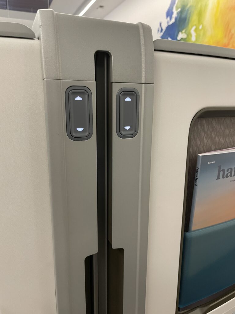 A Sneak Peek Of Hawaiian Airlines Boeing 787 Dreamliner Business Class Seats Hawaii Calling a close up of a door